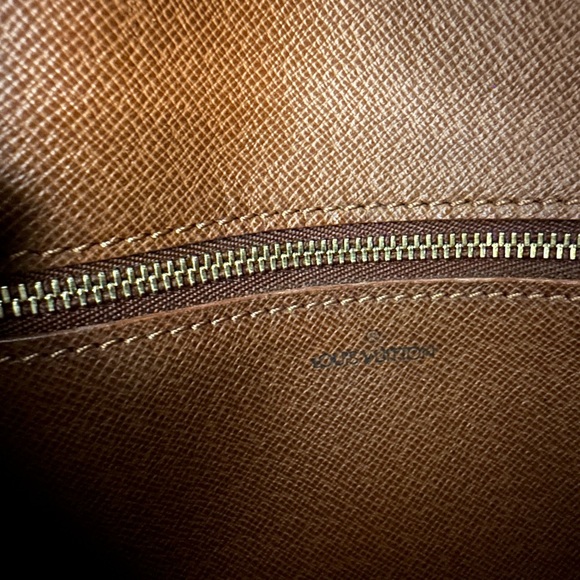 Authentic LOUIS VUITTON Monogram Saint Cloud MM Shoulder Bag Stunning Condition - Picture 13 of 16